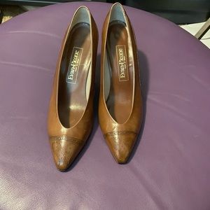 EvanPicone dress pumps Rich caramel brown with toe detailing Size 9 1/2 medium